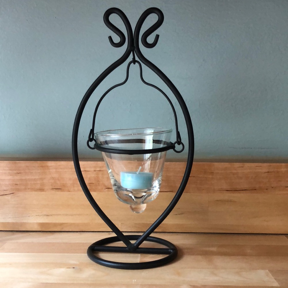 Metal candle holder